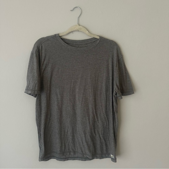 Vuori Strato Tech Tee Athletic Lounge Sporty Casual in grey Large - Picture 4 of 9